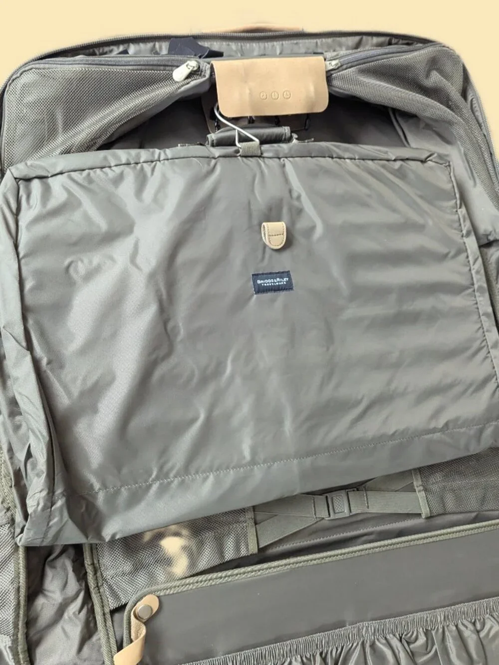Briggs & Riley Baseline Nylon Garment Carrier w shoulder strap & combo lock